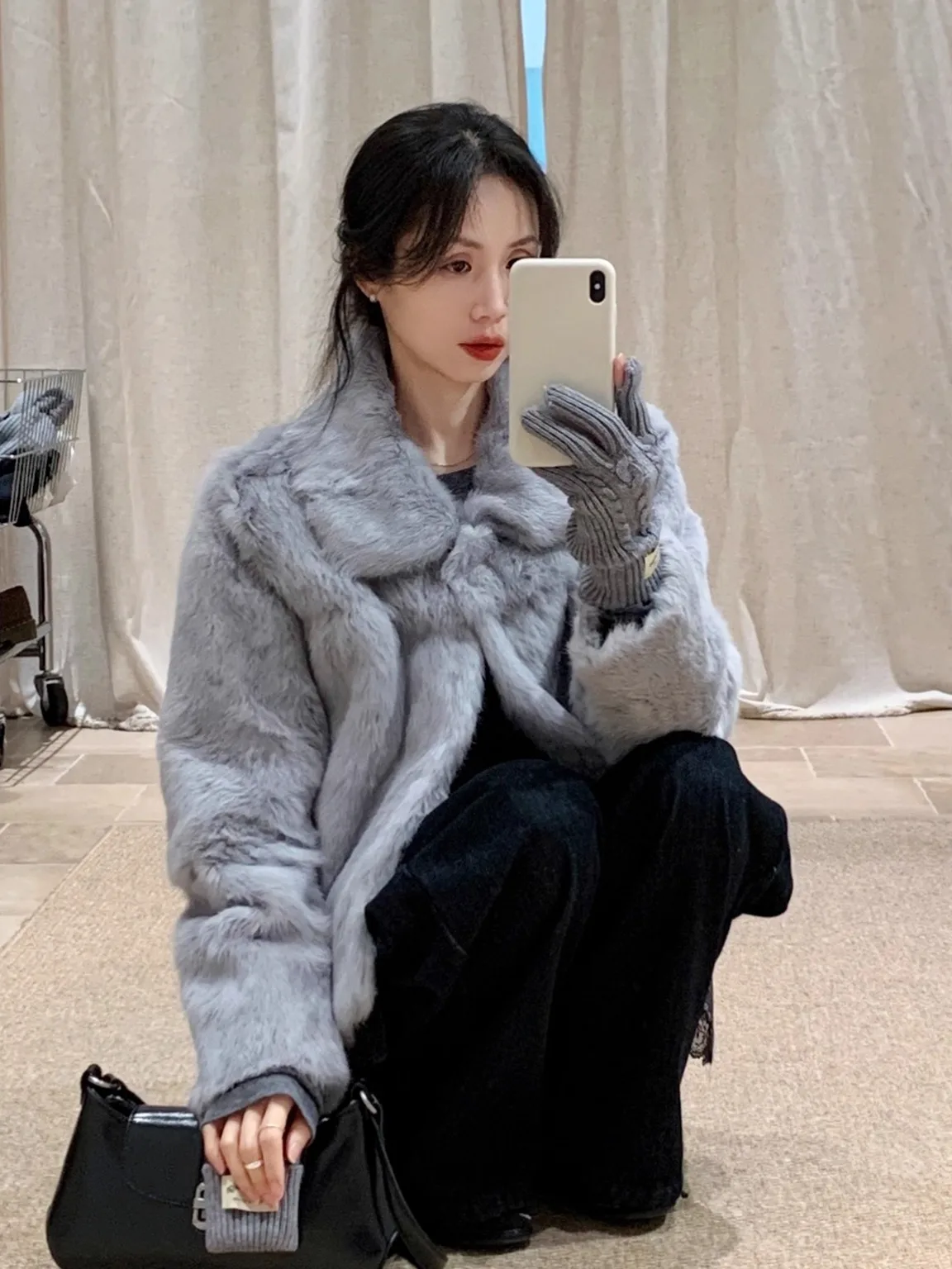 Мягкая куртка из кроличьего меха для женщин, корейский стиль, осень-зима, новая модная укороченная кожаная куртка, универсальная, маленький размер
Мягкая куртка из кроличьего меха для женщин, корейский стиль, осень-зима, новая модная укороченная кожаная куртка, универсальная, маленький размер