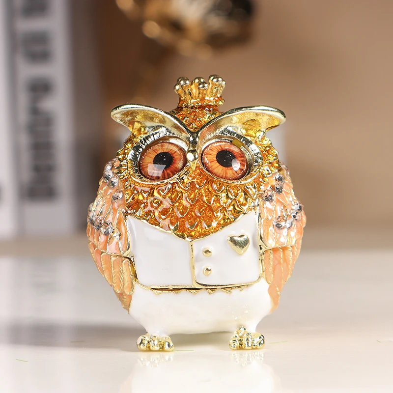 Шкатулка для украшений в форме совы, мини-органайзер для хранения ювелирных изделий, портативный органайзер для серег, колье и колец, демонстрационная шкатулка для украшений из сплава
Шкатулка для украшений в форме совы, мини-органайзер для хранения ювелирных изделий, портативный органайзер для серег, колье и колец, демонстрационная шкатулка для украшений из сплава