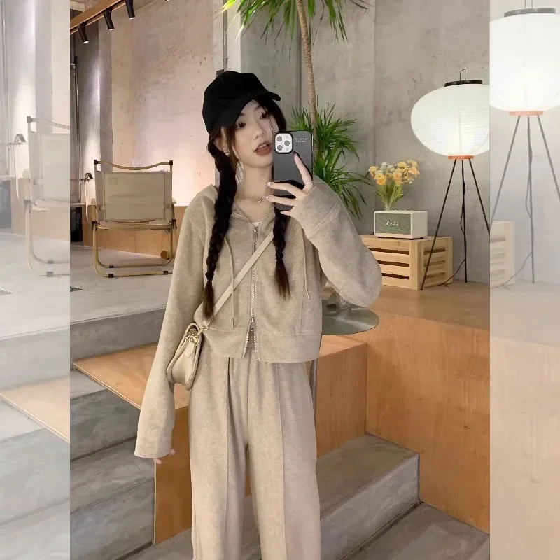 Hooded Cropped Casual Long Sleeve Sweatshirt Jacket Wide Leg Trousers Women's Autumn 2025 Fashionable Suit
Hooded Cropped Casual Long Sleeve Sweatshirt Jacket Wide Leg Trousers Women's Autumn 2025 Fashionable Suit