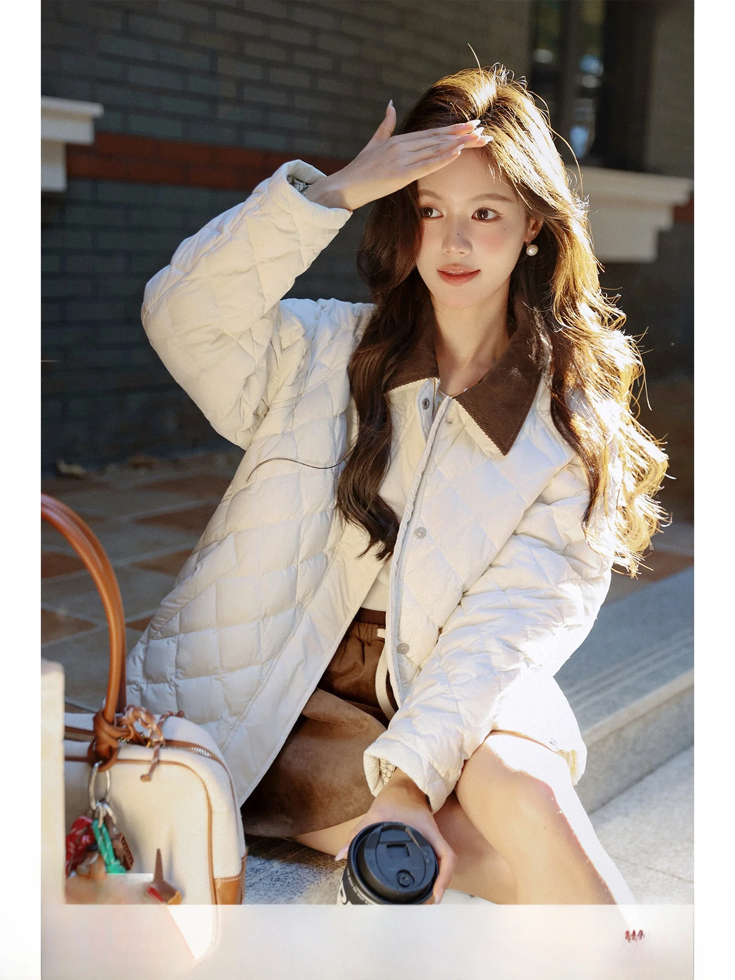 Женская модная утепленная куртка Miu Sle 90 White Du с воротником из вельвета в стиле ретро и ромбовидным узором, для повседневной носки
Женская модная утепленная куртка Miu Sle 90 White Du с воротником из вельвета в стиле ретро и ромбовидным узором, для повседневной носки