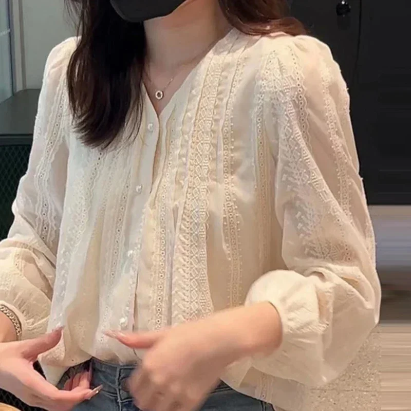 New V-neck Long Sleeve Lace Shirt Women Fashion Embroidery Blouse Autumn New French Style Apricot Tops Clothes Blusas 30133
New V-neck Long Sleeve Lace Shirt Women Fashion Embroidery Blouse Autumn New French Style Apricot Tops Clothes Blusas 30133