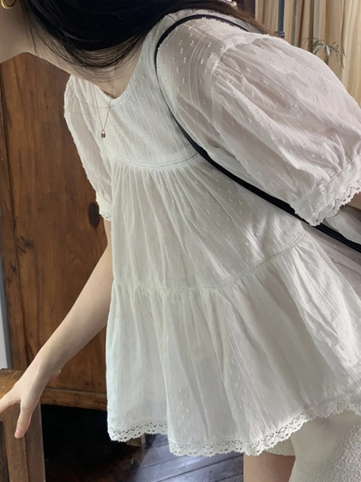 White Doll Shirt Women's Summer New Korean Style Chic Sweet Gentle Loose Match All Slim Short Top Commute Style Bubble Sleeve
White Doll Shirt Women's Summer New Korean Style Chic Sweet Gentle Loose Match All Slim Short Top Commute Style Bubble Sleeve