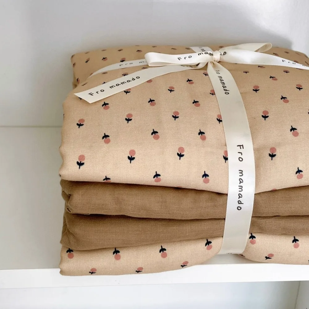 A-class mother and baby pure cotton double-layer yarn four piece set of cotton floral bedding, dormitory cartoon floral bed shee
A-class mother and baby pure cotton double-layer yarn four piece set of cotton floral bedding, dormitory cartoon floral bed shee