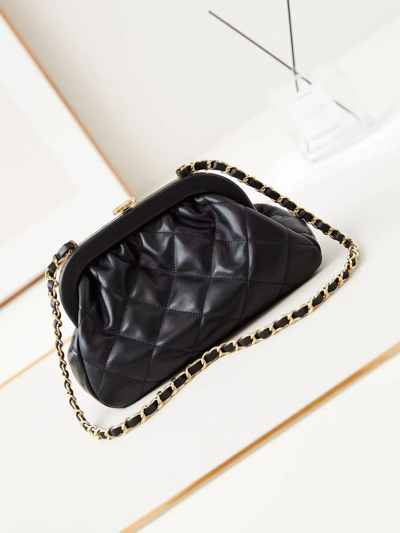 wholesale price designer mirror quality sheep skin handbag shoulder crossbody chain small square women's casual fashion
wholesale price designer mirror quality sheep skin handbag shoulder crossbody chain small square women's casual fashion