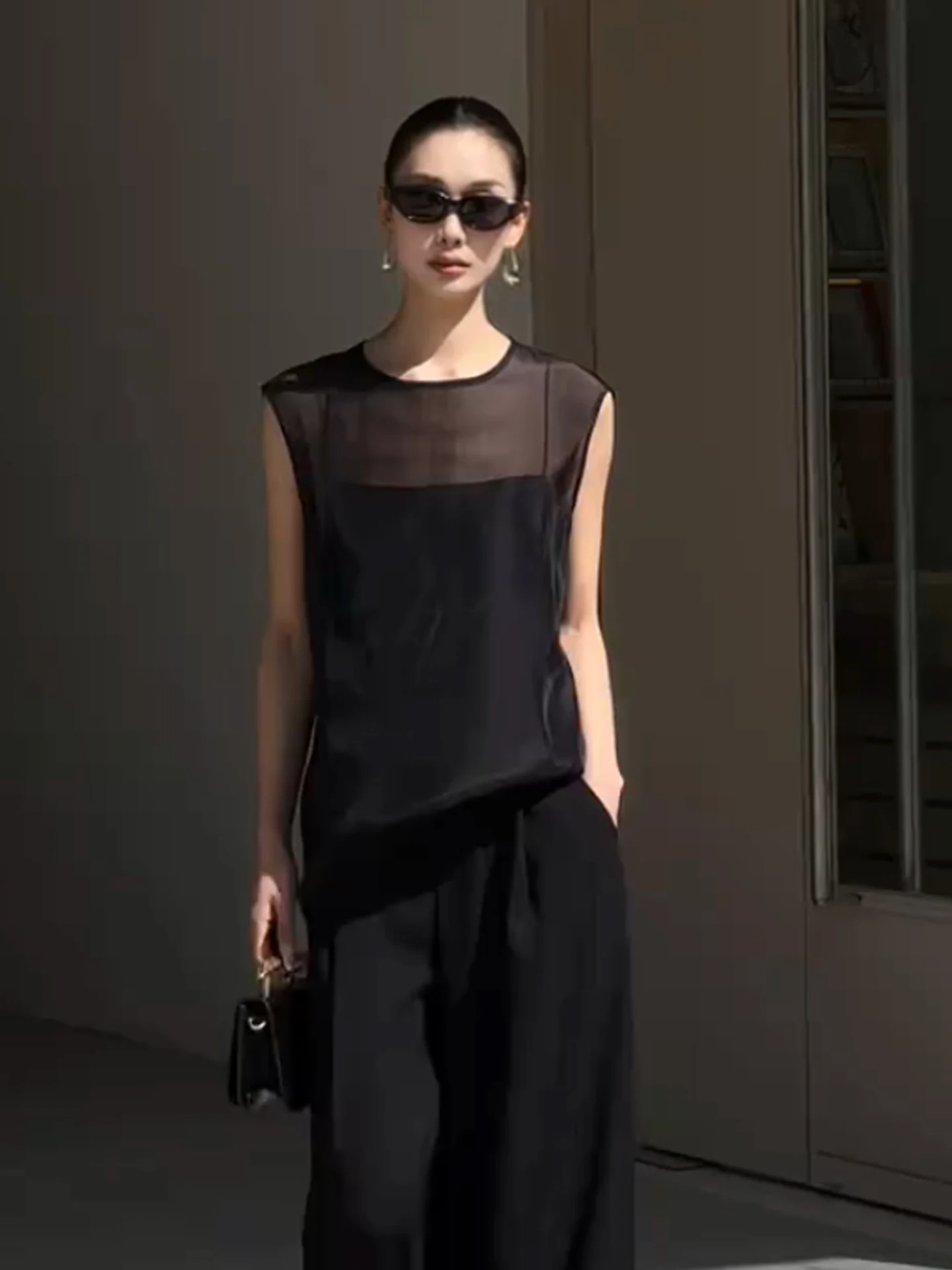Breathable Casual Sleeveless Women's Top Lightweight Luxury Base Shirt Versatile Plain Color Summer Fashionable Sun Protection
Breathable Casual Sleeveless Women's Top Lightweight Luxury Base Shirt Versatile Plain Color Summer Fashionable Sun Protection
