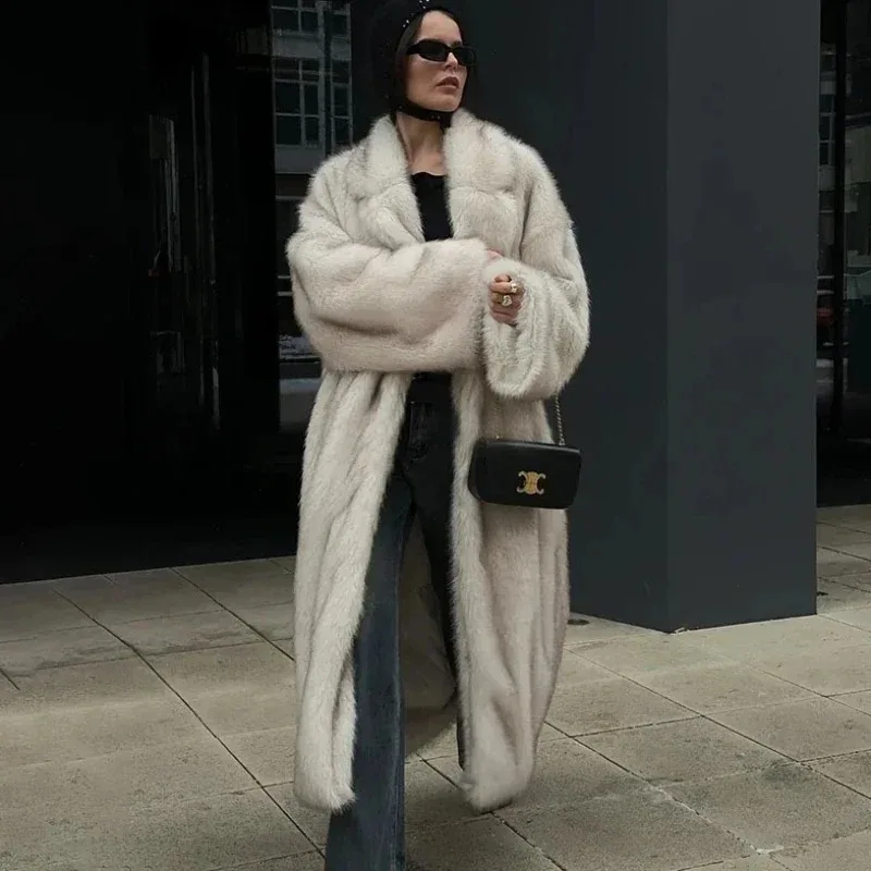 New women's faux fur coat, loose blazer collar, long fox fur coat, European and American street style, eco-friendly fur
New women's faux fur coat, loose blazer collar, long fox fur coat, European and American street style, eco-friendly fur