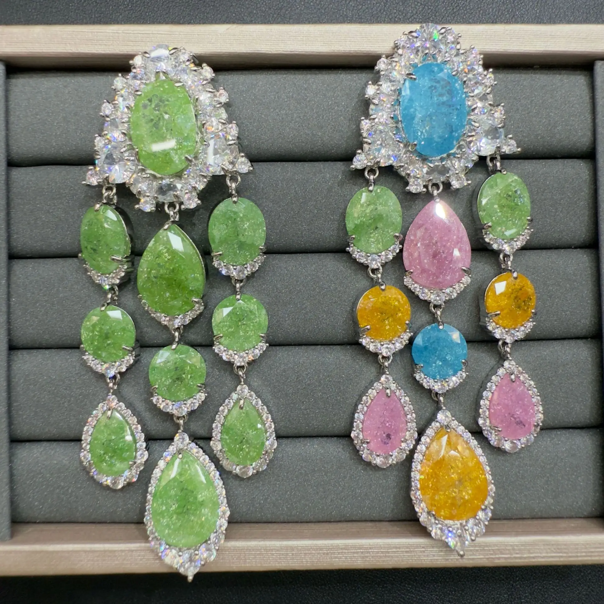 large long earrings for women luxury jewelry for wedding dinner party gown shiny zirconia green multicolor drop earrings unique
large long earrings for women luxury jewelry for wedding dinner party gown shiny zirconia green multicolor drop earrings unique