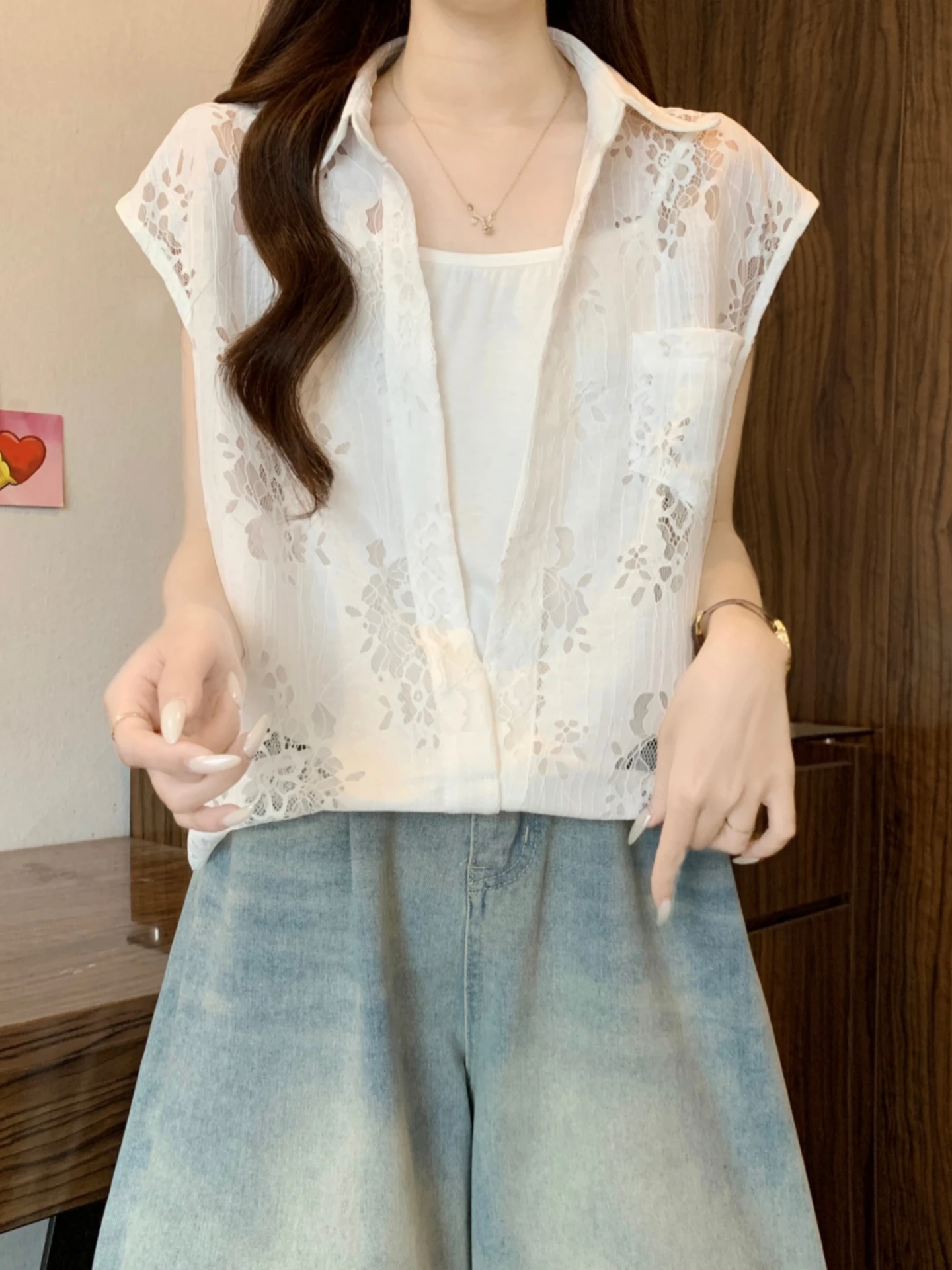 Lace Hollow out Short Sleeve Women's Shirt Summer New plus Size Slimming Fake Two-Piece Strap Vest Top Korean Style Loose Fit
Lace Hollow out Short Sleeve Women's Shirt Summer New plus Size Slimming Fake Two-Piece Strap Vest Top Korean Style Loose Fit