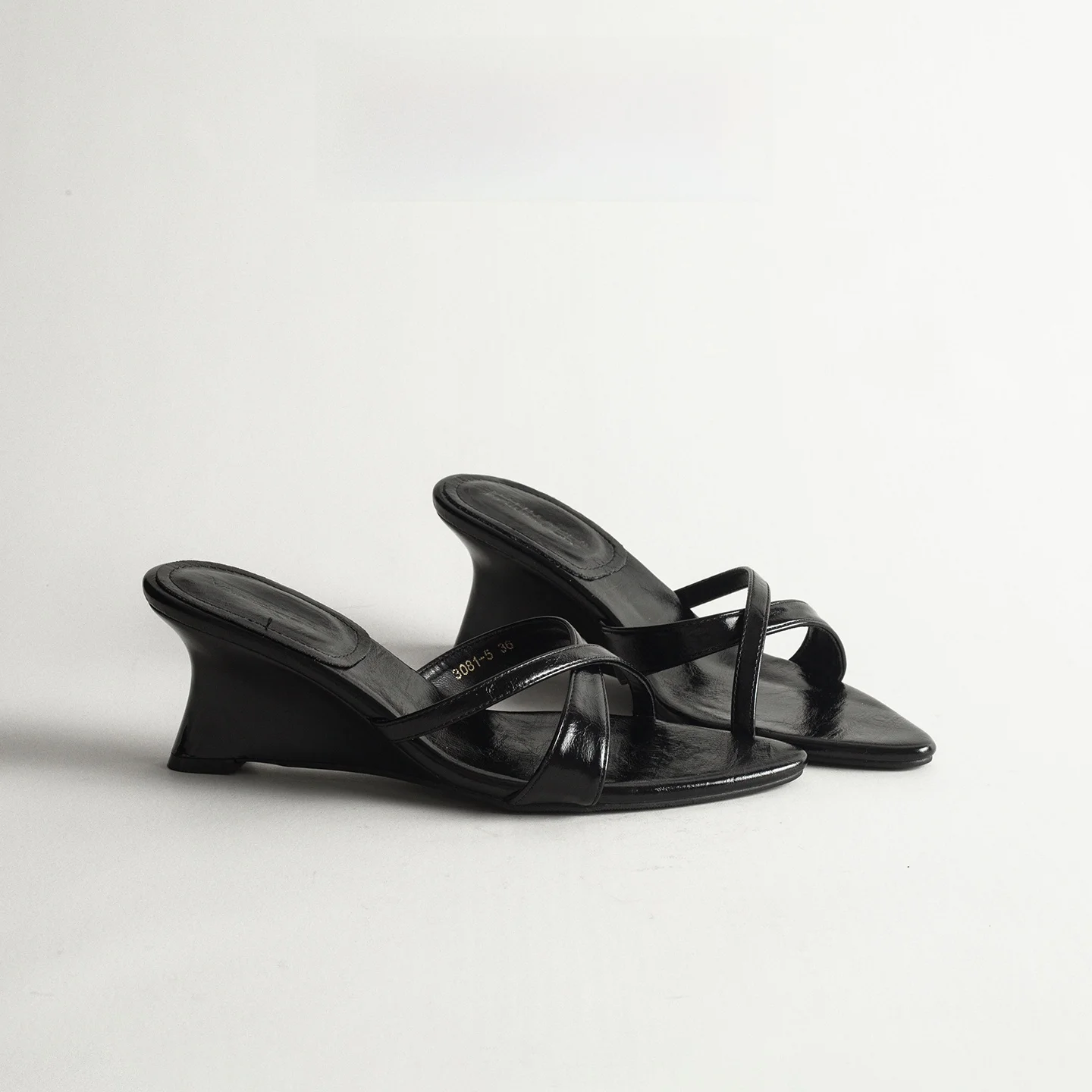 Elegant Pointed Toe Platform Sandals Women's Outdoor Casual Fashion Holiday Beach High Heel Slip-On Shoes Ultra-Fine Fiber
Elegant Pointed Toe Platform Sandals Women's Outdoor Casual Fashion Holiday Beach High Heel Slip-On Shoes Ultra-Fine Fiber