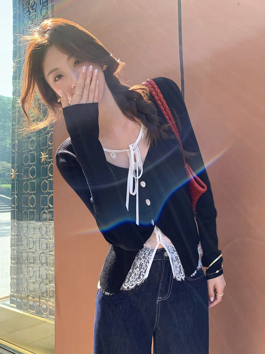 Женский вязаный кардиган MUKOK из шерсти с кружевными вставками, V-образный вырез, эффект двухслойности, длинный рукав, стандартная длина, однотонный.
Женский вязаный кардиган MUKOK из шерсти с кружевными вставками, V-образный вырез, эффект двухслойности, длинный рукав, стандартная длина, однотонный.