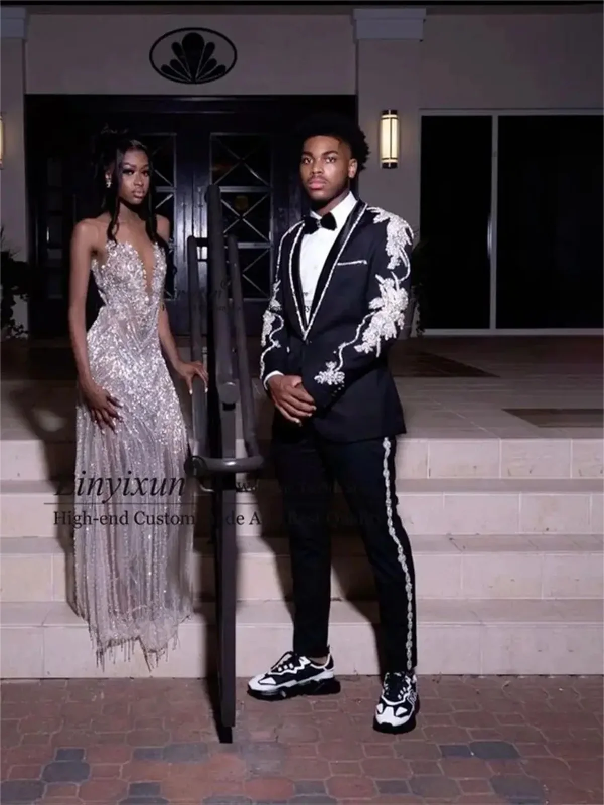 Luxury Crystals Men Suits Appliques Beaded Groom Wedding Tuxedos 2 Pieces Set Customized Male Party Blazer Slim Fit Ropa Hombre
Luxury Crystals Men Suits Appliques Beaded Groom Wedding Tuxedos 2 Pieces Set Customized Male Party Blazer Slim Fit Ropa Hombre