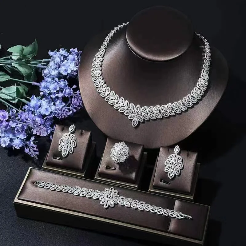 2023 New Deluxe 4Pcs Set of Shiny Crystal Zircon Wedding Banquet Shiny Jewelry Accessories for Bridal Party Queen's Gift
2023 New Deluxe 4Pcs Set of Shiny Crystal Zircon Wedding Banquet Shiny Jewelry Accessories for Bridal Party Queen's Gift