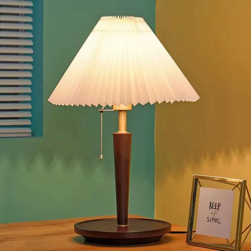 Vintage Pleated Table Lamp French Wooden Bedroom Study Living Room Bedside Light INS Nordic Pull Switch Retro Reading Desk Light
Vintage Pleated Table Lamp French Wooden Bedroom Study Living Room Bedside Light INS Nordic Pull Switch Retro Reading Desk Light