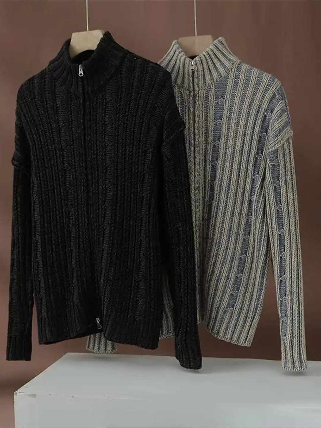 Laid-ba американский винтажный вязаный свитер пальто на молнии свободный топ для мужчин и женщин осень-зима новый Sle повседневный удобный
Laid-ba американский винтажный вязаный свитер пальто на молнии свободный топ для мужчин и женщин осень-зима новый Sle повседневный удобный