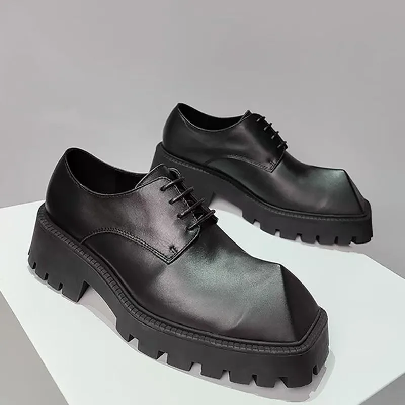 Черные кожаные туфли дерби с квадратным носком. Красивая мужская обувь на шнуровке. Износостойкая мужская обувь ручной работы в винтажном стиле.
Черные кожаные туфли дерби с квадратным носком. Красивая мужская обувь на шнуровке. Износостойкая мужская обувь ручной работы в винтажном стиле.