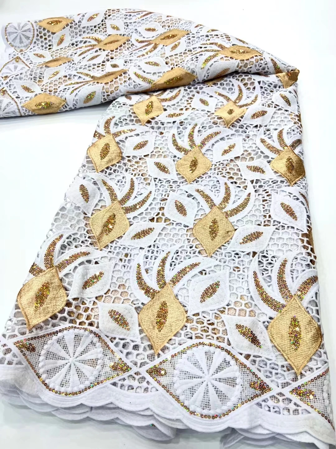 Latest White Gold African Guipure Cord Lace Fabric 2023 Sequins Nigerian Water Soluble Mesh Lace Fabric For Party Dress KHD23173
Latest White Gold African Guipure Cord Lace Fabric 2023 Sequins Nigerian Water Soluble Mesh Lace Fabric For Party Dress KHD23173