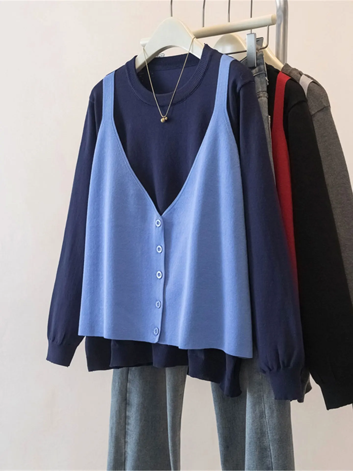 Модный облегающий вязаный топ с длинным рукавом для женщин, базовый слой, весна 2026, повседневный свободный крой, из мягкого регенерированного волокна
Модный облегающий вязаный топ с длинным рукавом для женщин, базовый слой, весна 2026, повседневный свободный крой, из мягкого регенерированного волокна