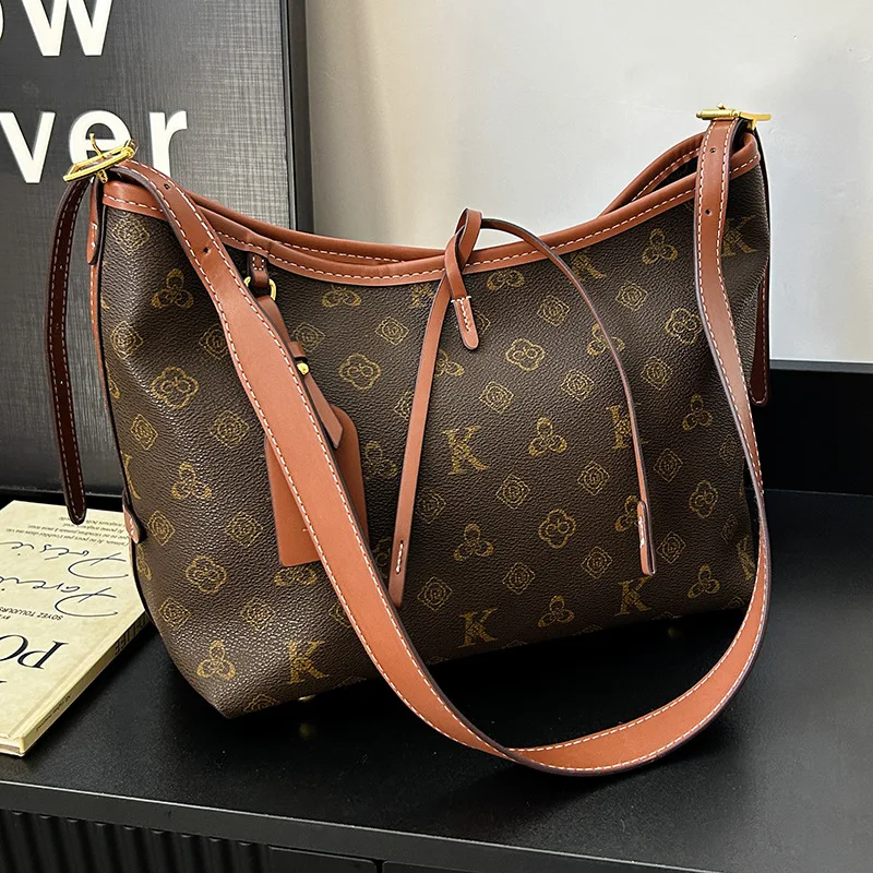 Trendy Monogram Crossbody Bag 2025 New for Women, Lightweight Vintage Shoulder Purse, Casual Large Capacity Bag for Daily Use
Trendy Monogram Crossbody Bag 2025 New for Women, Lightweight Vintage Shoulder Purse, Casual Large Capacity Bag for Daily Use