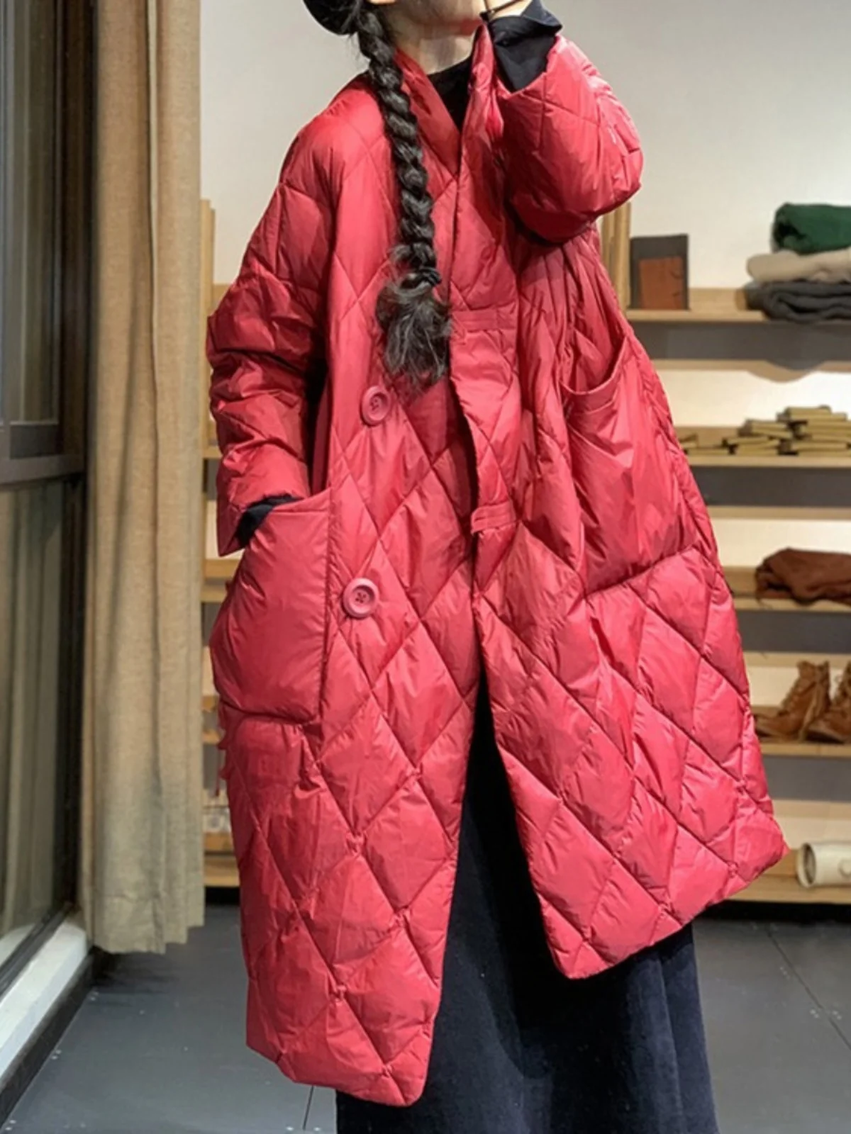 Женская зимняя легкая пуховая хлопковая куртка длиной выше колена, пальто с вырезом выше колена, длинное пальто V-Ne, корейская версия
Женская зимняя легкая пуховая хлопковая куртка длиной выше колена, пальто с вырезом выше колена, длинное пальто V-Ne, корейская версия