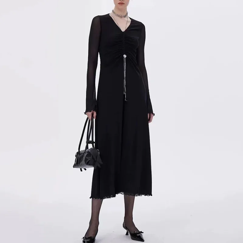 Elegant Women's Dress 2024 Autumn Vintage V Neck Full Sleeve Pleated Slim Black Dress Temperament All-Match Long A-Line Dress
Elegant Women's Dress 2024 Autumn Vintage V Neck Full Sleeve Pleated Slim Black Dress Temperament All-Match Long A-Line Dress