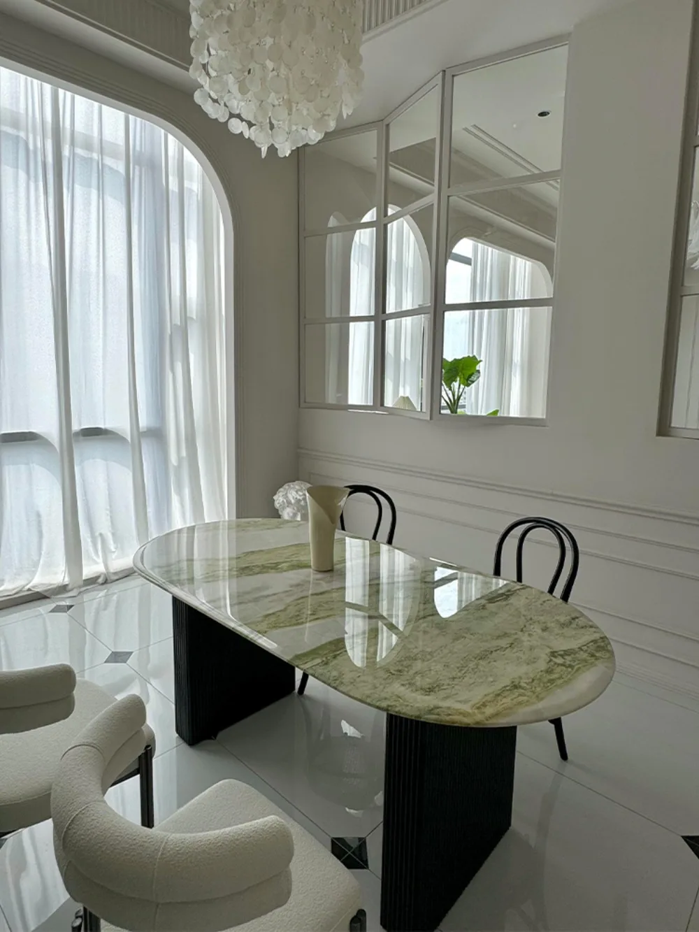 Imported pure natural Irish green luxury stone dining table French cream style modern Nordic simple restaurant oval dining table
Imported pure natural Irish green luxury stone dining table French cream style modern Nordic simple restaurant oval dining table
