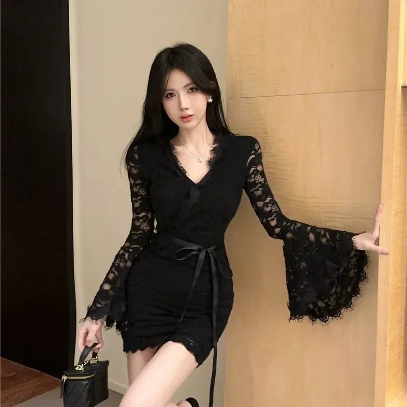 Sexy V-neck Lace Patchwork Flared Sleeves Women Elegant Bow Lace Up Slim Fit Mini Dress 2025 Evening Party Dresses Vestidos
Sexy V-neck Lace Patchwork Flared Sleeves Women Elegant Bow Lace Up Slim Fit Mini Dress 2025 Evening Party Dresses Vestidos