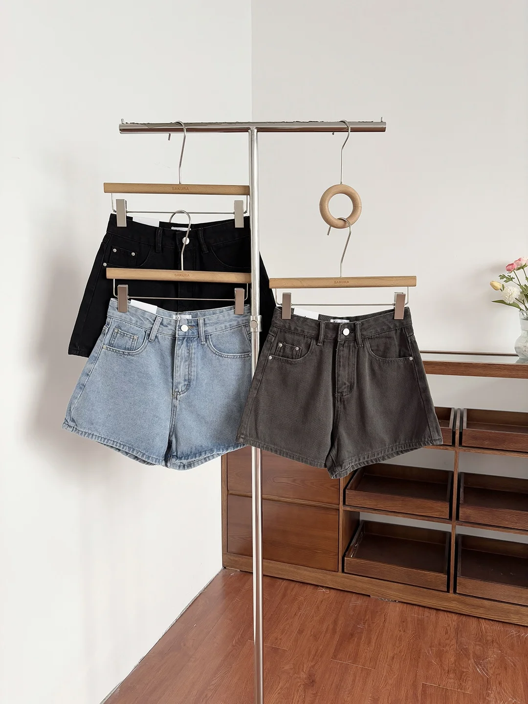 High Waist Commuter Style Denim Shorts Women's Summer 2026 Slimming Wide Leg Pants Versatile Polyester Fiber Ladies' Shorts
High Waist Commuter Style Denim Shorts Women's Summer 2026 Slimming Wide Leg Pants Versatile Polyester Fiber Ladies' Shorts