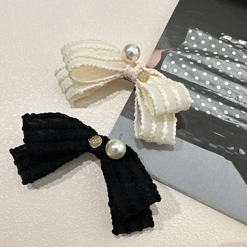 Bow Side Hair Clips: Elegant Fabric Hair Clips with Pearl Details, Versatile for Daily Wear
Bow Side Hair Clips: Elegant Fabric Hair Clips with Pearl Details, Versatile for Daily Wear