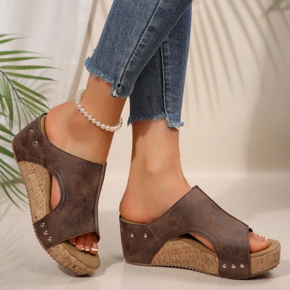 Women Slippers Comfortable Shallow Casual Outdoor Beach Slippers 2025 Summer New Fashion Wedges Casual Sandals for Women
Women Slippers Comfortable Shallow Casual Outdoor Beach Slippers 2025 Summer New Fashion Wedges Casual Sandals for Women
