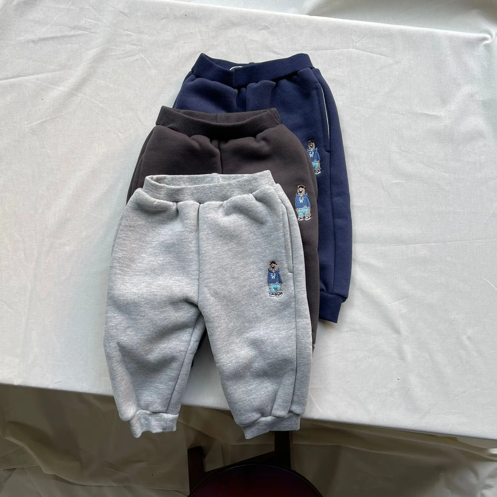 2025 Winter New Baby Fleece Warm Trousers Infant Girl Cartoon Embroidery Casual Pants Plus Velvet Thick Toddler Boys Sweat Pants
2025 Winter New Baby Fleece Warm Trousers Infant Girl Cartoon Embroidery Casual Pants Plus Velvet Thick Toddler Boys Sweat Pants