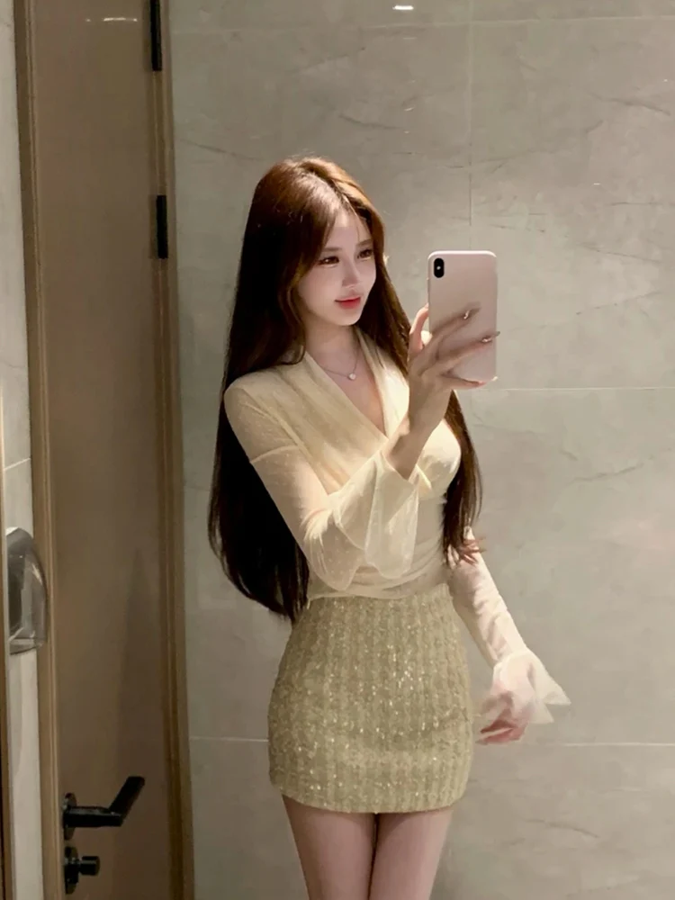 plus Size Luxury Chic V-Neck Bell Sleeve Top And Short Skirt Set for Women Fashionable Korean Style High Waist Bodycon Outfit
plus Size Luxury Chic V-Neck Bell Sleeve Top And Short Skirt Set for Women Fashionable Korean Style High Waist Bodycon Outfit
