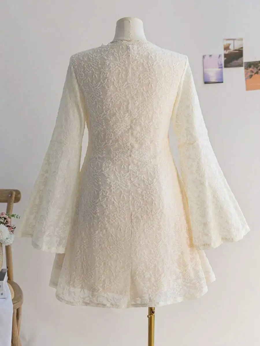 Women Square Neck White Lace A-Line Mini Dress With Flare Sleeve For Vacation Spring Graduation
Women Square Neck White Lace A-Line Mini Dress With Flare Sleeve For Vacation Spring Graduation
