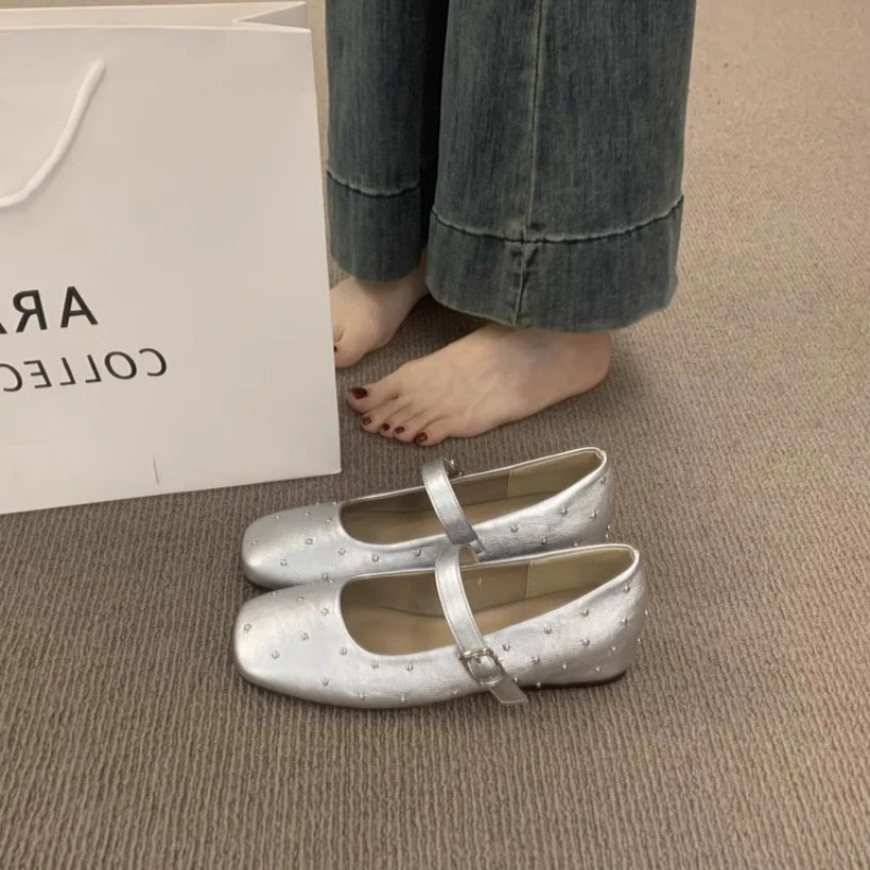 2025 New Fashion Buckle Strap Ladies Flats Shoes Female Shallow Footwear Comfortable Daily Women Flats With Shoes
2025 New Fashion Buckle Strap Ladies Flats Shoes Female Shallow Footwear Comfortable Daily Women Flats With Shoes