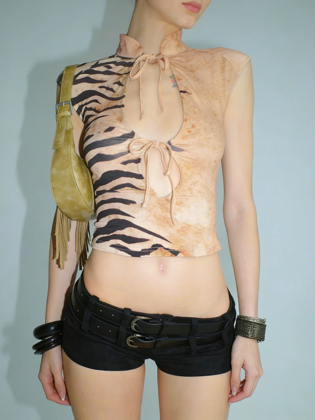 WEEKEEP American Style Sexy Animal Print Hollow out Belted Slim Fit Short Sleeve Vest Street Fashion Summer Top for Women
WEEKEEP American Style Sexy Animal Print Hollow out Belted Slim Fit Short Sleeve Vest Street Fashion Summer Top for Women