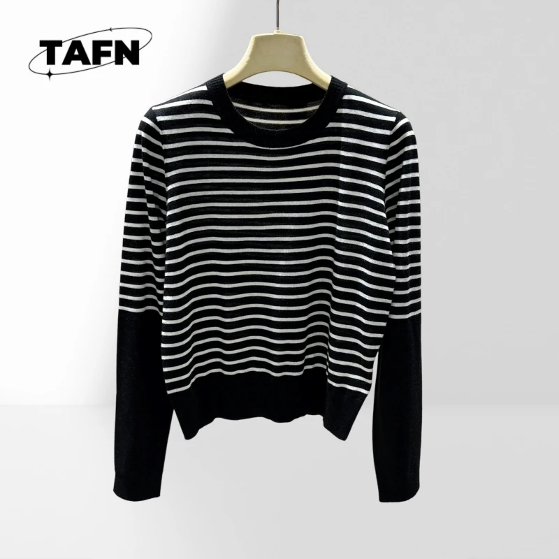 Elegant Vintage Style Cashmere Cardigan 2025, Warm and Soft for Everyday Casual Use Knitted Jumper 100% Cashmere
Elegant Vintage Style Cashmere Cardigan 2025, Warm and Soft for Everyday Casual Use Knitted Jumper 100% Cashmere