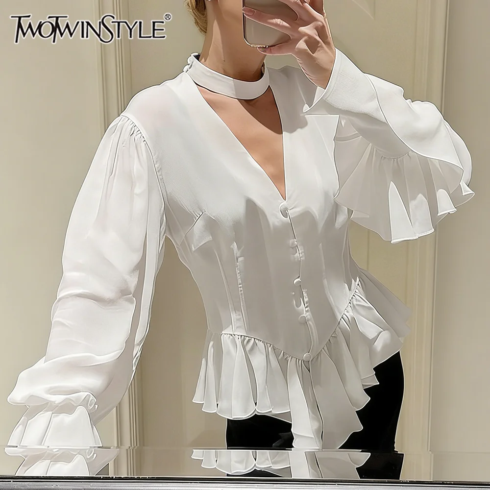 Рубашка TWOTWINSTYLE белая свободного кроя с плиссировкой и вставками, шикарная, с V-образным вырезом, длинным рукавом, элегантная, во французском стиле, женская, летняя, модная, новинка
Рубашка TWOTWINSTYLE белая свободного кроя с плиссировкой и вставками, шикарная, с V-образным вырезом, длинным рукавом, элегантная, во французском стиле, женская, летняя, модная, новинка