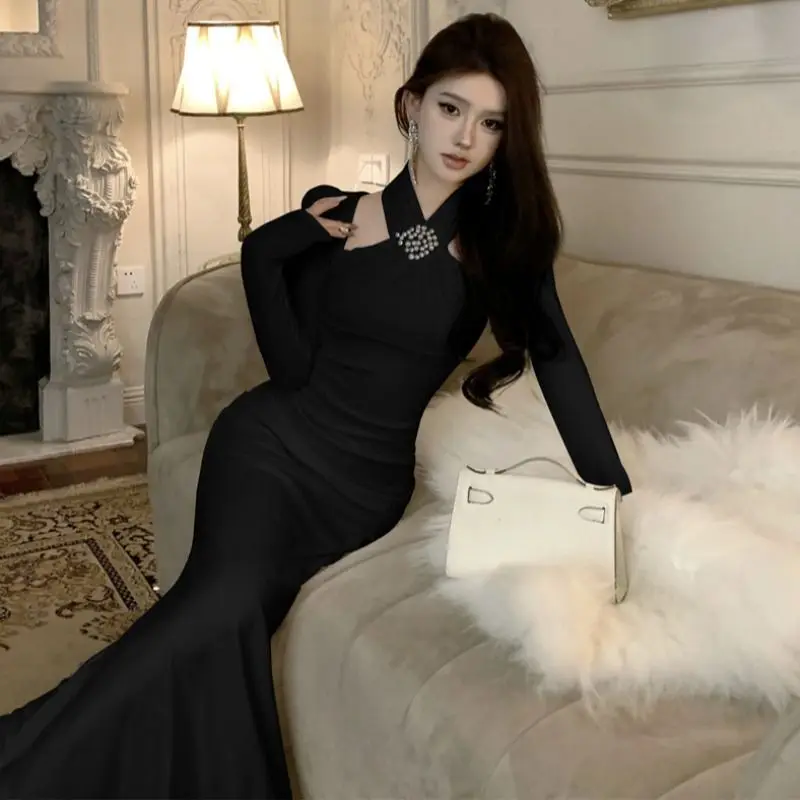 High End Black Dress Spring French Style Temperament Banquet Dress for Women Slim Fit Bag Buttocks Hanging Neck Fishtail Dress
High End Black Dress Spring French Style Temperament Banquet Dress for Women Slim Fit Bag Buttocks Hanging Neck Fishtail Dress