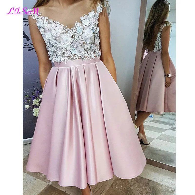 Pink V-Neck 3d Applique Short Prom Dress A-Line Satin Homecoming Dress Elegant Sleeveless Evening Party Gowns
Pink V-Neck 3d Applique Short Prom Dress A-Line Satin Homecoming Dress Elegant Sleeveless Evening Party Gowns