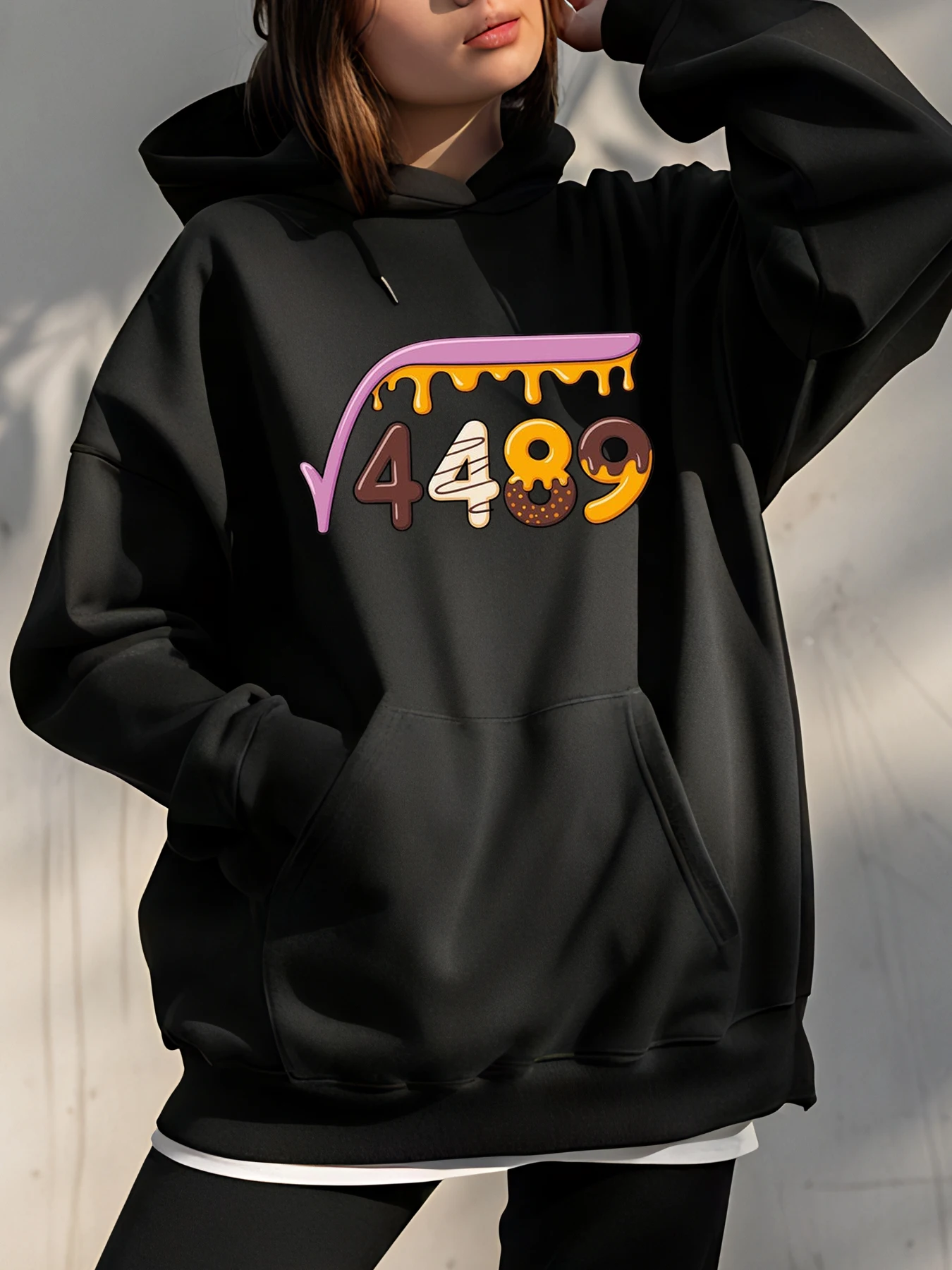 Красочная толстовка с математическим символом и милым капельным дизайном для молодежного городского уличного образа
Красочная толстовка с математическим символом и милым капельным дизайном для молодежного городского уличного образа