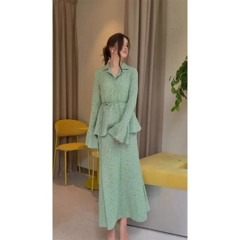 Elegant Ladies Suit Fashion Small Floral High-quality Tunic Long-sleeved Shirt Skirt with Micro-elastic Spring New Products
Elegant Ladies Suit Fashion Small Floral High-quality Tunic Long-sleeved Shirt Skirt with Micro-elastic Spring New Products