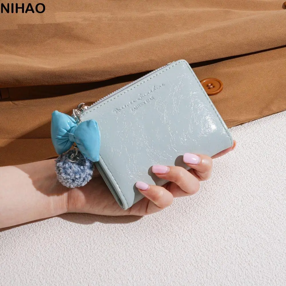 Корейский стиль, женский короткий кошелек с бантом, подвеска, короткий клатч, сумка для карт, держатель для карт, держатель для карт из искусственной кожи с несколькими слотами, мужской
Корейский стиль, женский короткий кошелек с бантом, подвеска, короткий клатч, сумка для карт, держатель для карт, держатель для карт из искусственной кожи с несколькими слотами, мужской