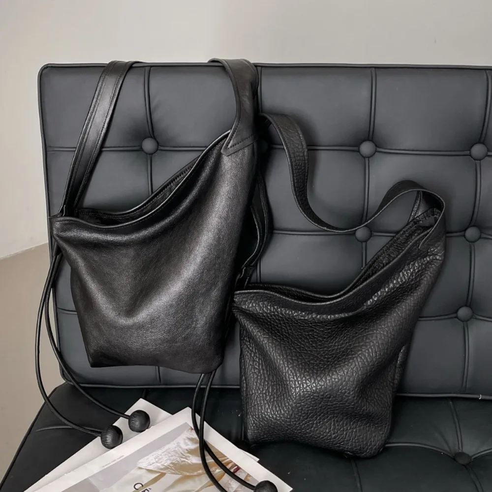 Новая первослойная воловья кожа из овчины, ленивая повседневная универсальная модная классическая изысканная универсальная сумка для путешествий большой вместимости подмышками
Новая первослойная воловья кожа из овчины, ленивая повседневная универсальная модная классическая изысканная универсальная сумка для путешествий большой вместимости подмышками