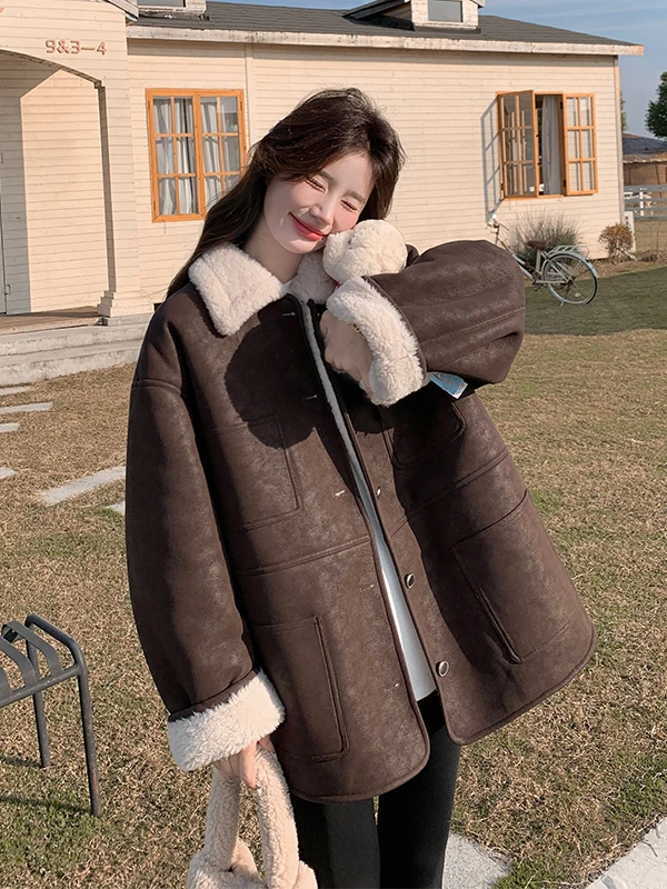 Женская утепленная куртка из флиса с меховой подкладкой, хлопковая, с воротником-стойкой, со вставками из кожи и меха, осенне-зимняя, новая модель, для повседневной носки
Женская утепленная куртка из флиса с меховой подкладкой, хлопковая, с воротником-стойкой, со вставками из кожи и меха, осенне-зимняя, новая модель, для повседневной носки