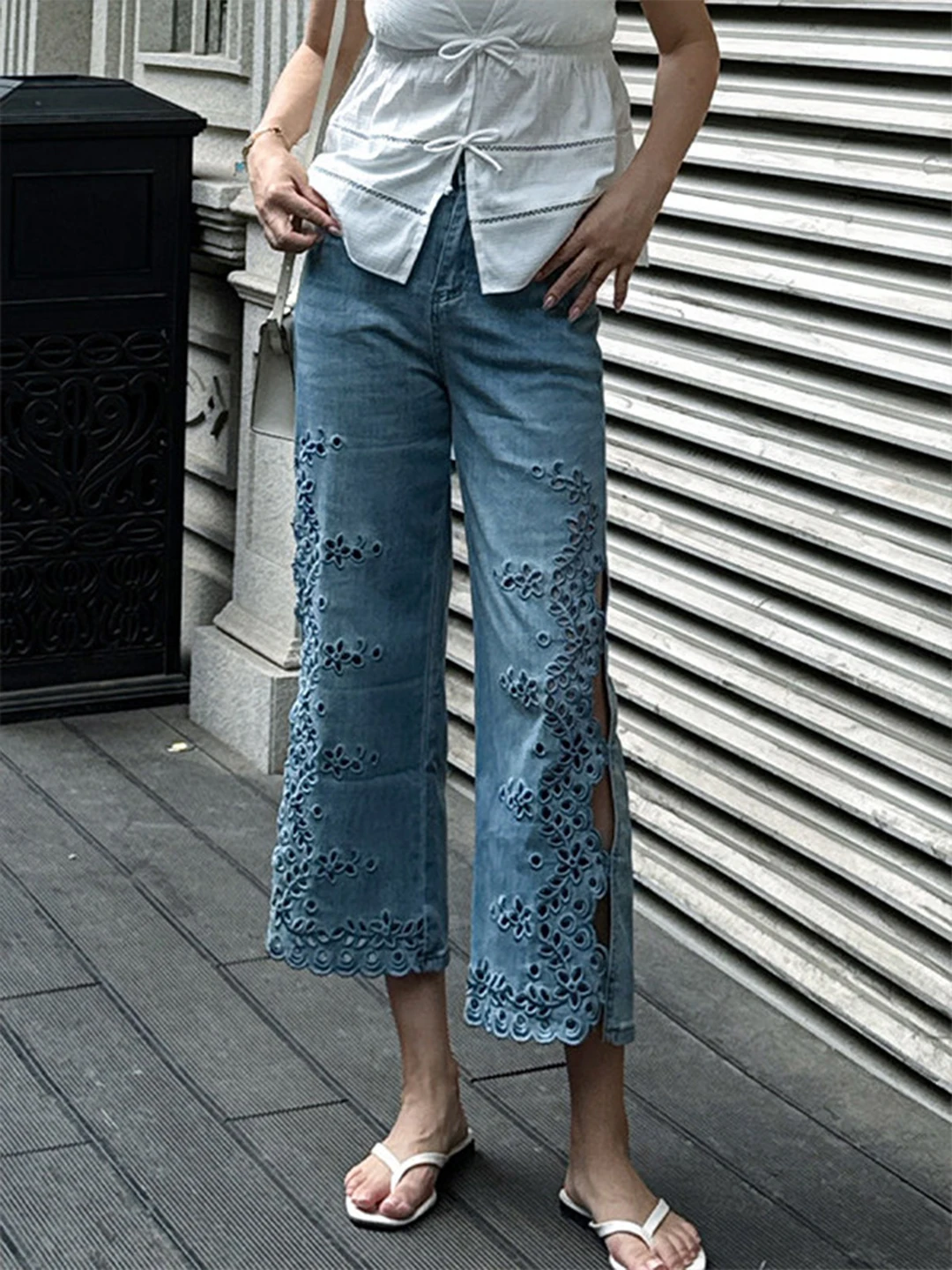 High Waist Embroidered Floral Hollow Wide Leg Jeans Women's Summer American Fashion Design Loose Eighteen Straight Pants
High Waist Embroidered Floral Hollow Wide Leg Jeans Women's Summer American Fashion Design Loose Eighteen Straight Pants