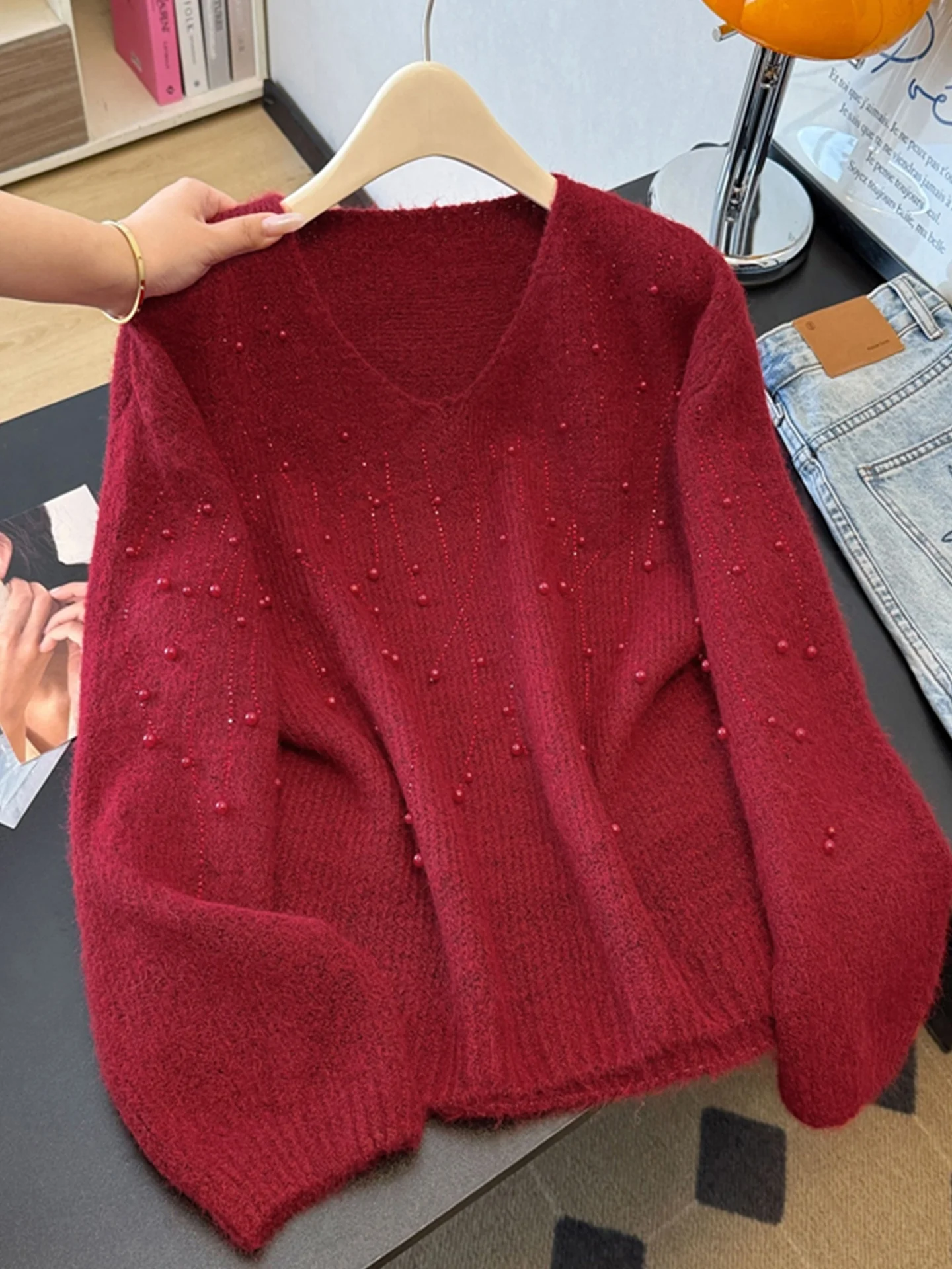 Red V-Ne Beaded Knitwear Women's Autumn Winter plus Size Loose Fit Commute Sle Warm Color Unique Beautiful Sweater
Red V-Ne Beaded Knitwear Women's Autumn Winter plus Size Loose Fit Commute Sle Warm Color Unique Beautiful Sweater