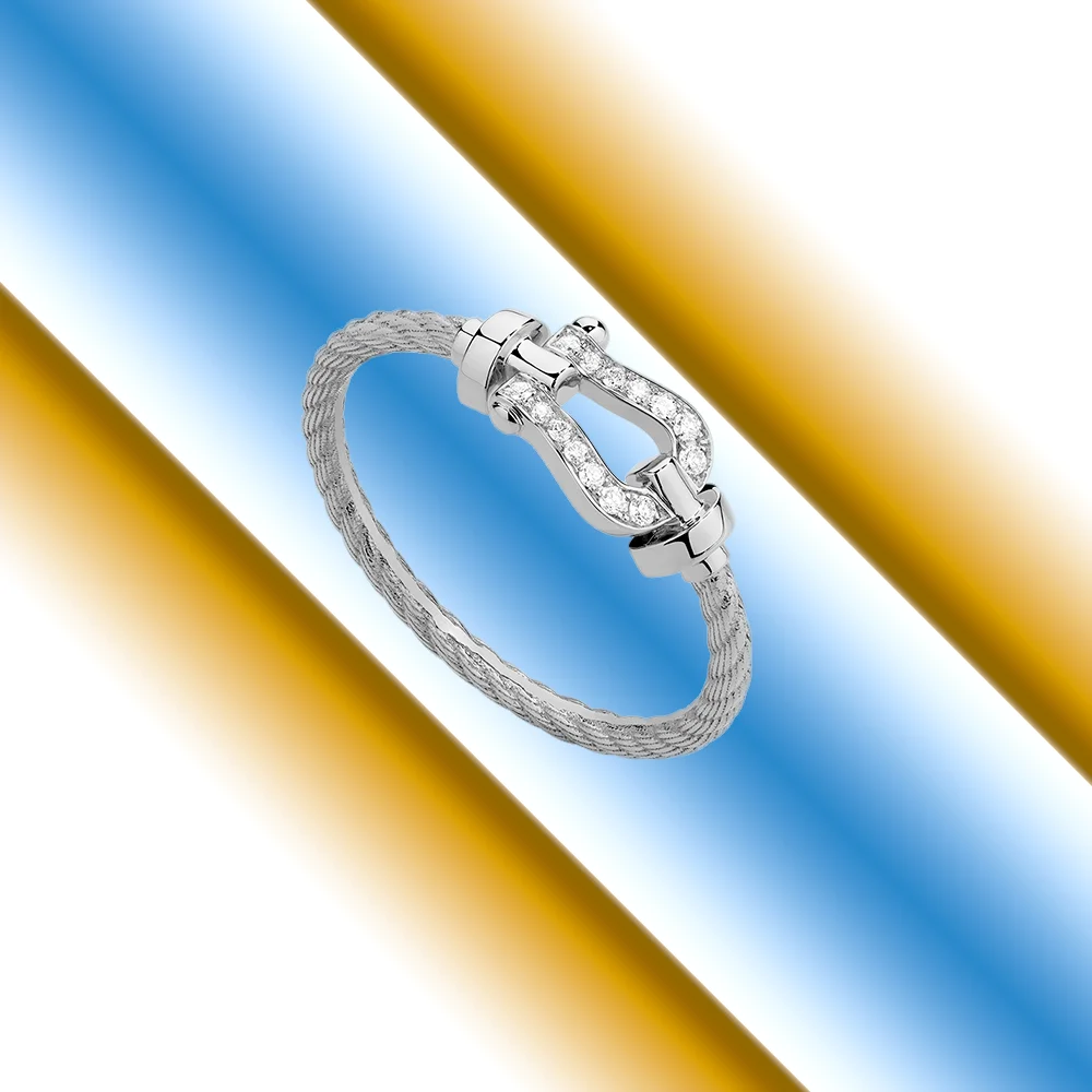 Classic model of horse hoof-shaped diamond ring
Classic model of horse hoof-shaped diamond ring