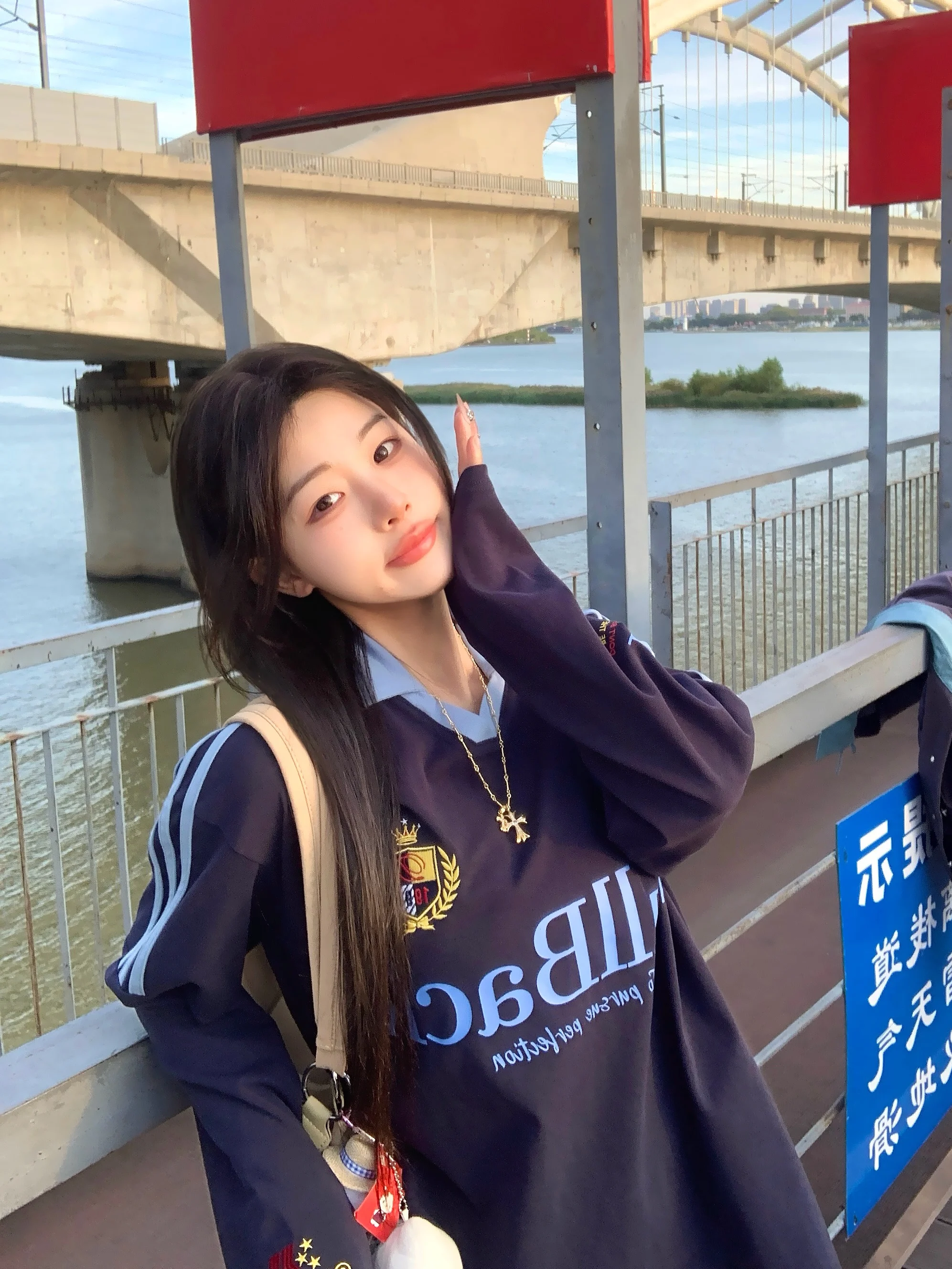 Uoo Fanxin Fullba American Retro V-ne Letter Print Sweatirt Women's Color Blo Casual Top Autumn Loose Fit irt
Uoo Fanxin Fullba American Retro V-ne Letter Print Sweatirt Women's Color Blo Casual Top Autumn Loose Fit irt