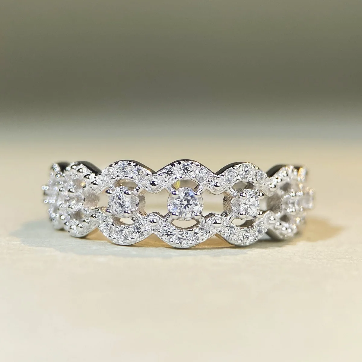 PT950 platinum ring, female fairy lace ring, zirconium ring, green mountain queen ring
PT950 platinum ring, female fairy lace ring, zirconium ring, green mountain queen ring