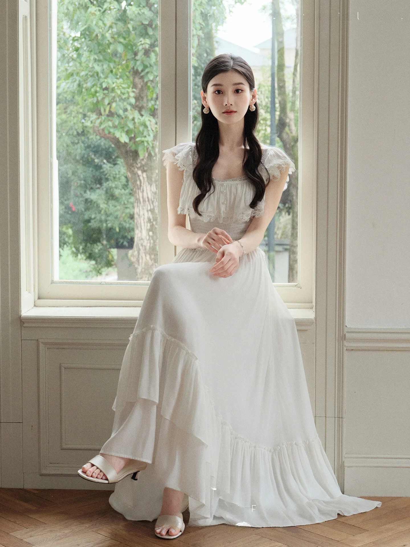 Elegant Retro White Dress Slim Fit A-Line Skirt Copper Ammonia Silk Flowing Skirt Large Hemline Waist-Cinching Dress
Elegant Retro White Dress Slim Fit A-Line Skirt Copper Ammonia Silk Flowing Skirt Large Hemline Waist-Cinching Dress