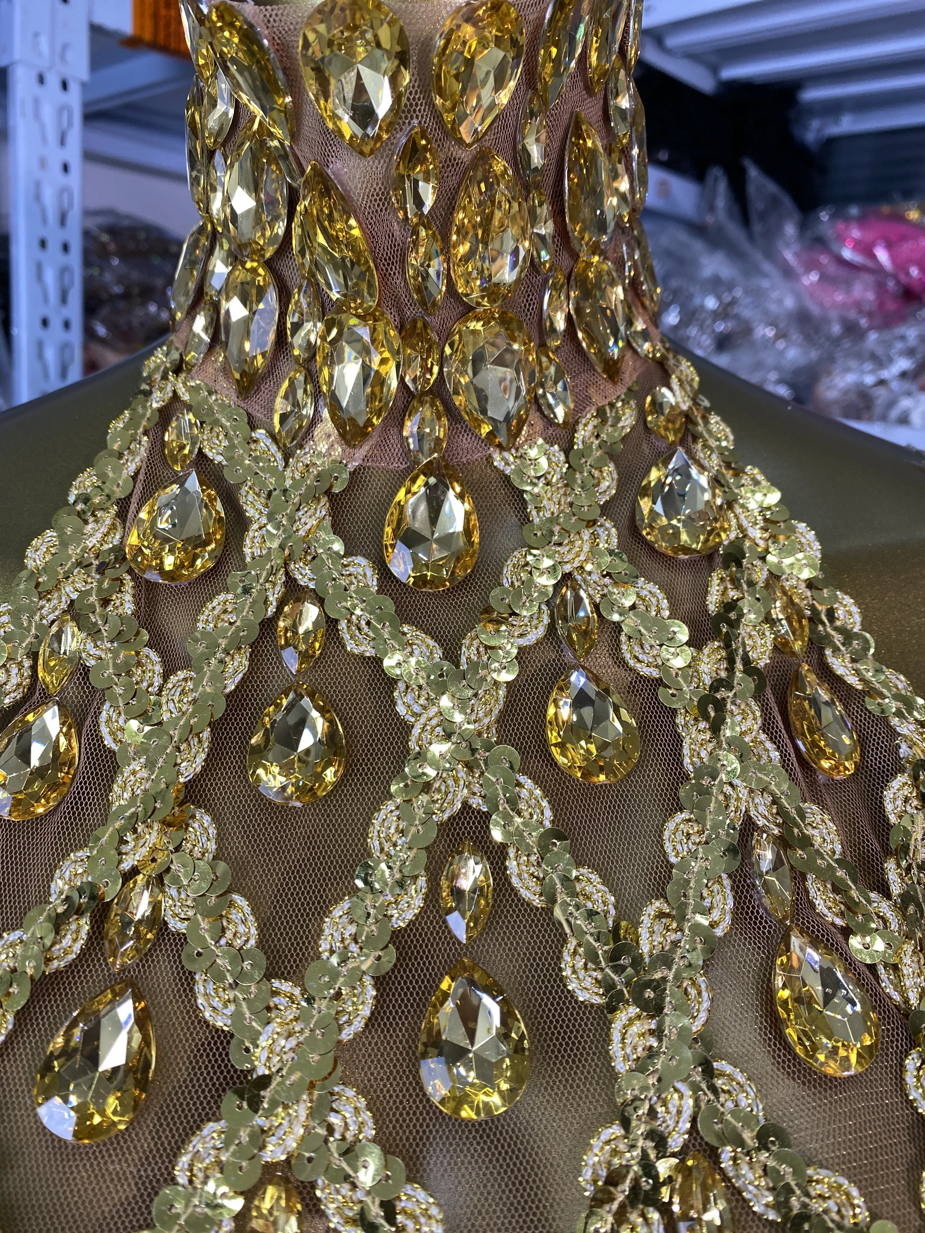 New Arrival Women Designer Sexy Rhinestones Sequines Mesh Laced Up Tops High End Fashion Club Party Top Wear Night Stage Costume 
New Arrival Women Designer Sexy Rhinestones Sequines Mesh Laced Up Tops High End Fashion Club Party Top Wear Night Stage Costume